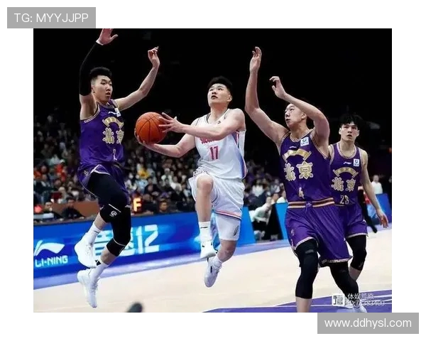 CBA焦点战广东队迎战辽宁队巅峰对决引发球迷热议