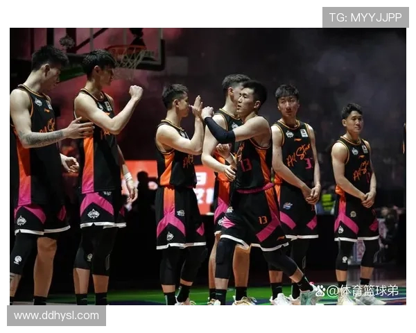 佛山队与文一队激战正酣NBL赛场精彩对决引人瞩目 佛山队与文一队激战正酣NBL赛场精彩对决引人瞩目