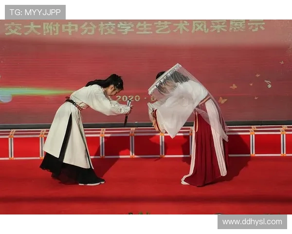 足球小将迎战重庆世康全力争胜展现青春风采与团队精神