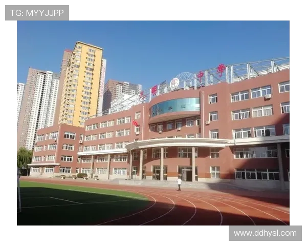 韩硕：从青涩学子到职场精英的成长之路与奋斗故事