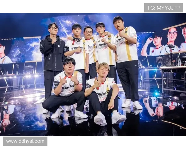 EDG战队配合引发热议球迷对战术选择和团队默契展开激烈讨论 EDG战队配合引发热议球迷对战术选择和团队默契展开激烈讨论